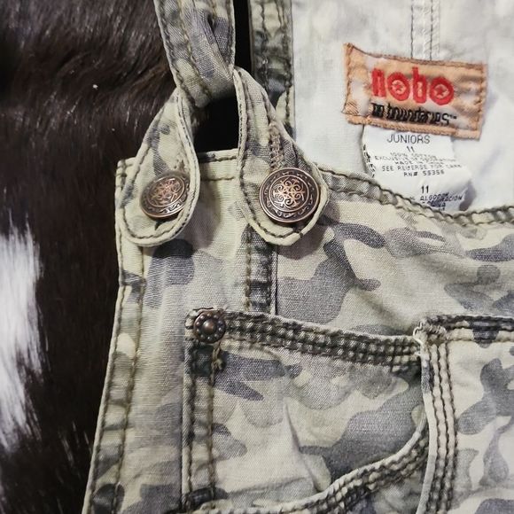 Camo Overalls Shorts - Picture 6 of 7